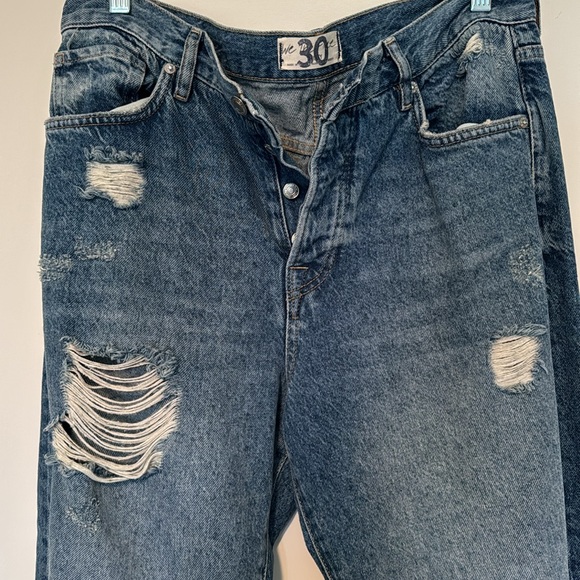 Free People We the Free Boy Friend Distressed Jeans Size 30 - Picture 4 of 6